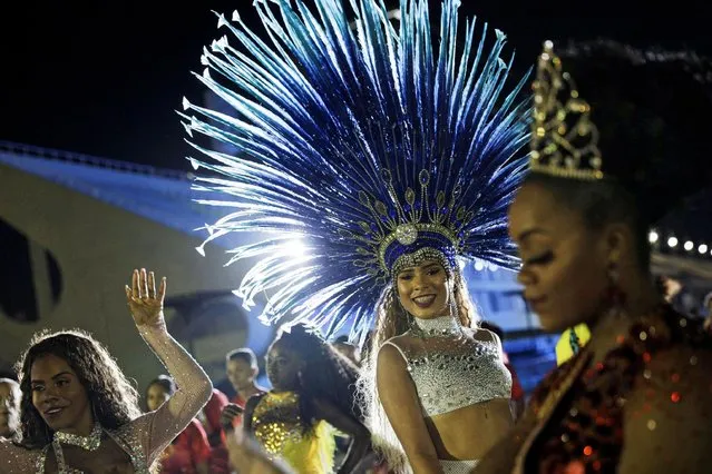 Samba Schools members dance at Rio de Janeiro's Sambadrome as Carnival celebrations were postponed to April due to the coronavirus disease (COVID-19) outbreak, Brazil, February 24, 2022. (Photo by Ricardo Moraes/Reuters)