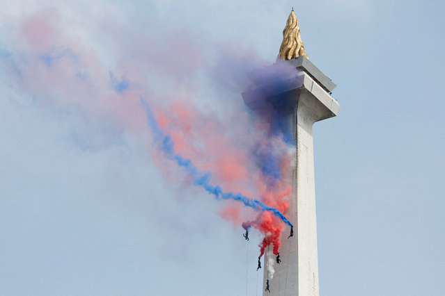 Indonesian military special forces personnel (Kopassus) perform during the 80th Indonesian National Armed Forces' (TNI) anniversary celebrations at the National Monument (Monas) complex in Jakarta, Indonesia, on October 5, 2025. (Photo by Ajeng Dinar Ulfiana/Reuters)