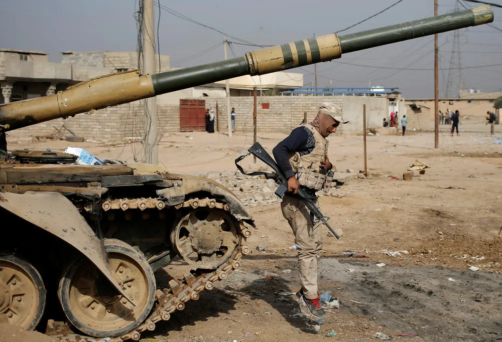 Iraqi Forces Push into Mosul
