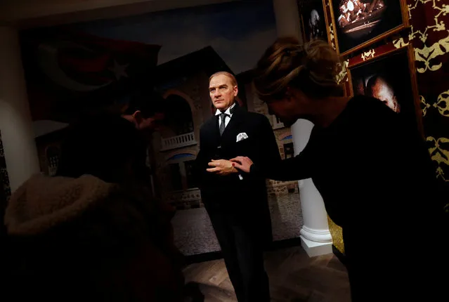 A visitor touches a wax figure of modern Turkey's founder Mustafa Kemal Ataturk during a preview visit at a new Madame Tussauds museum in Istanbul, Turkey November 22, 2016. (Photo by Murad Sezer/Reuters)