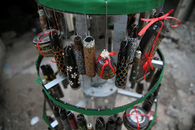 Empty shells which were painted by Akram Abu al-Foz (not pictured) hang from a Christmas tree in the rebel held besieged city of Douma, in the eastern Damascus suburb of Ghouta, Syria December 23, 2016. (Photo by Bassam Khabieh/Reuters)