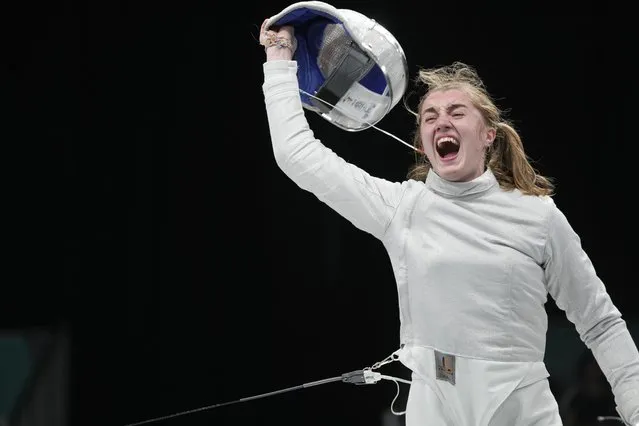 Magda Skarbonkiewicz celebrates after beating Maia Chamberlain, both of the United States, in the women's fencing sabre individual final match at the Pan American Games in Santiago, Chile, Tuesday, October 31, 2023. (Photo by Matias Delacroix/AP Photo)