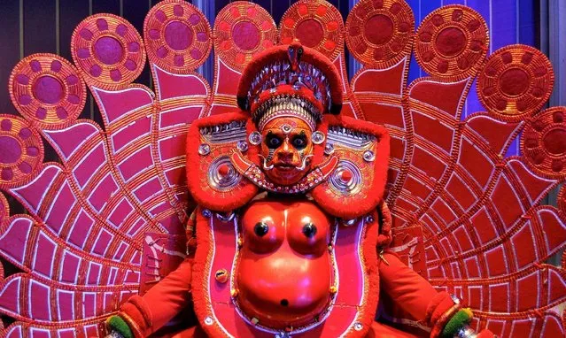 A Theyyam artiste dressed as the Hindu goddess Nagakali is seen backstage before a performance during a tourism promotion event in Bengaluru, India, January 12, 2017. (Photo by Abhishek N. Chinnappa/Reuters)
