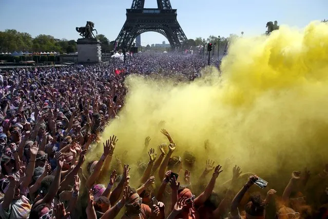 Participants take part in the Color Run near the Eiffel Tower in Paris April 19, 2015. (Photo by Benoit Tessier/Reuters)