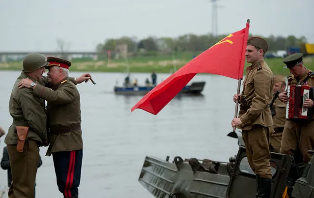 Members of a historical re-enactment group dressed as U.S. and Soviet Army soldiers take part in Elbe Day celebrations, in eastern German city of Torgau at the river Elbe, April 25, 2015. (Photo by Stefanie Loos/Reuters)