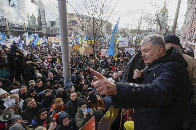 Former Ukrainian President Petro Poroshenko, right, speaks to a crowd in front of a court building prior to a court session, in Kyiv, Ukraine, Wednesday, January 19, 2022. A Kyiv court is due to rule on whether to remand Poroshenko in custody pending investigation and trial on treason charges he believes are politically motivated. (Photo by Efrem Lukatsky/AP Photo)