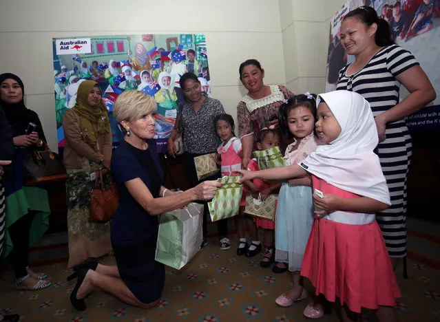 Australian Foreign Affairs Minister Julie Bishop hands over a gift to a student from the Autonomous Region of Muslim Mindanao (ARMM) during a visit in Davao city, southern Philippines March 17, 2017. (Photo by Lean Daval Jr./Reuters)