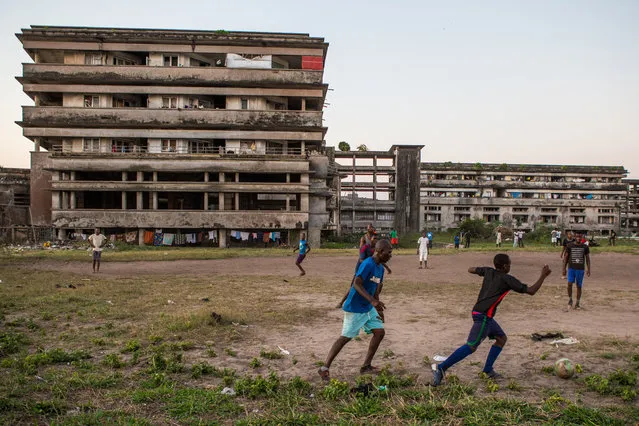 They also organise some sports. Almost every day, people meet each other in the external area to play football. (Photo by Fellipe Abreu/The Guardian)