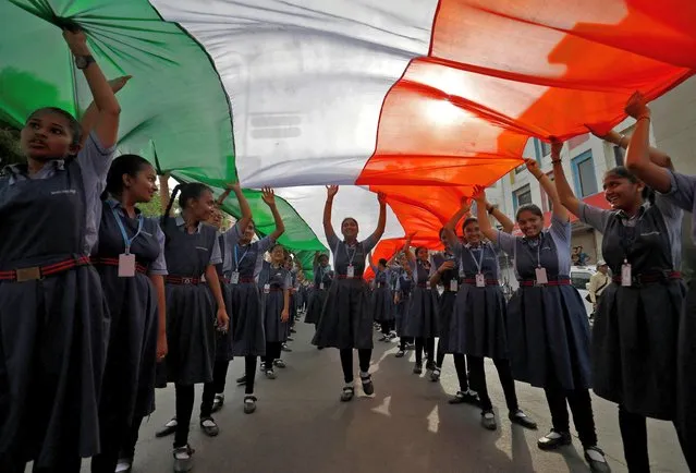 Students carry a giant Indian national flag during a “Tiranga Yatra” rally as part of the ongoing celebrations commemorating 75 years of India's Independence, in Ahmedabad, India on August 15, 2022. (Photo by Amit Dave/Reuters)