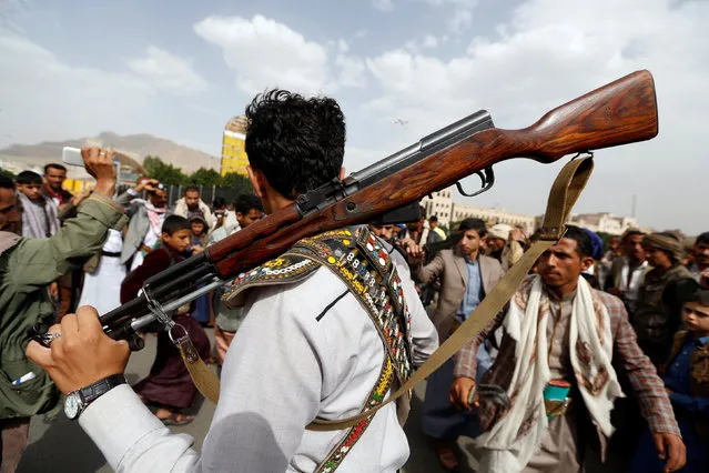 Houthi followers perform the traditional Baraa dance during a demonstration against Saudi-led airstrikes in Sanaa, Yemen July 18, 2016. (Photo by Khaled Abdullah/Reuters)