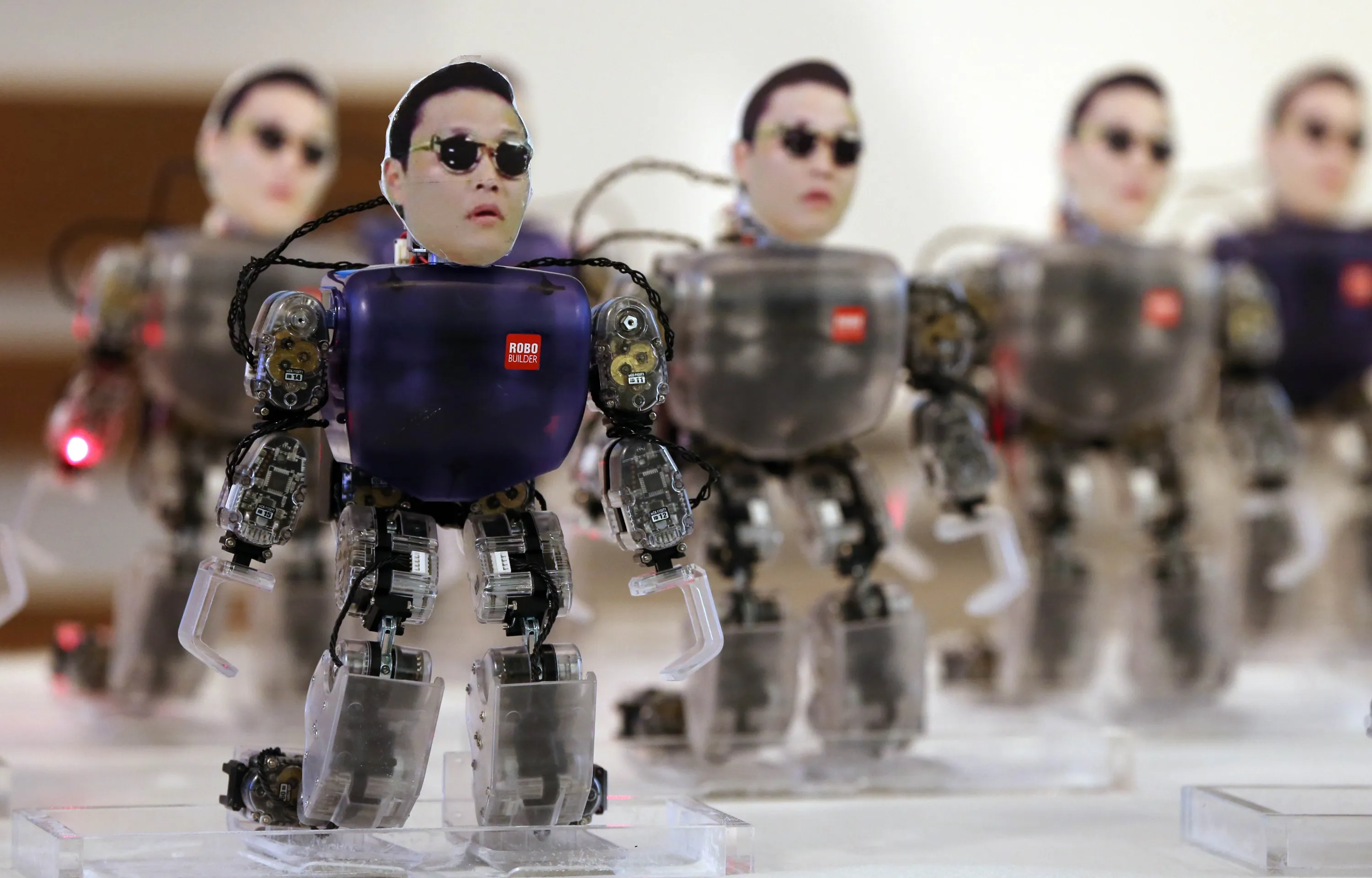 Роботов есть мозги. Современные роботы. Самые современные роботы. Роботы будущего. Роботы в будущем.