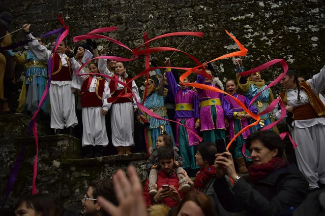 People wave the Three Kings as they arrive to the old city during The Cabalgata Los Reyes Magos (Cavalcade of the three kings) the day before Epiphany, in Pamplona, northern Spain, Friday, January 5, 2018.  The parade symbolizes the coming of the Magi to Bethlehem following the birth of Jesus, marked in Spain and many Latin American countries Epiphany is the day when gifts are exchanged. (Photo by Alvaro Barrientos/AP Photo)