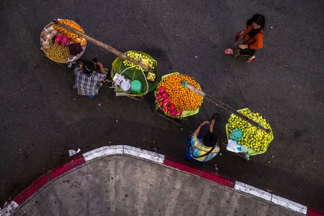 “A market scene in Yangon, Myanmar, taken from a bridge. I was working in the city for a couple of weeks and enjoyed walking around, trying to get a sense of the place. This was taken downtown, close to the Sule Pagoda”. (Photo by Pierre François Docquir/The Guardian)