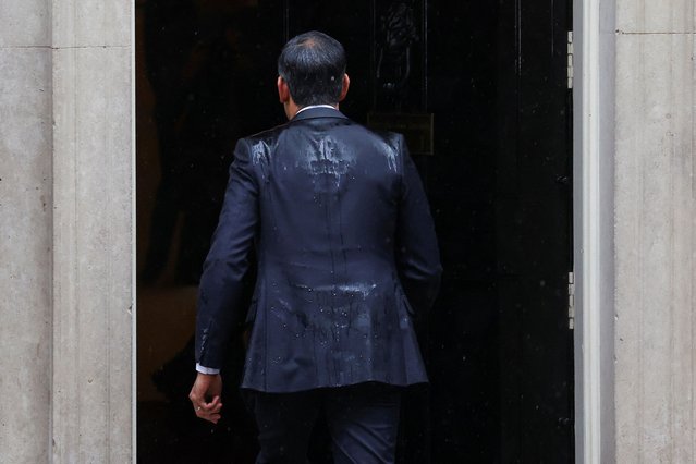 British Prime Minister Rishi Sunak enters Number 10 Downing Street, after delivering a speech calling for a general election, in London, Britain on May 22, 2024. (Photo by Toby Melville/Reuters)