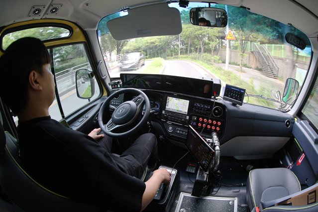 On the July 1, 2025, a self-driving bus is undergoing a test run on a road near Soongsil University in Dongjak-gu, Seoul. (Photo by Jang Gyeong-sik)