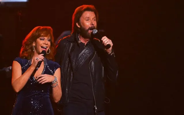 Reba McEntire performs a medley of songs with Ronnie Dunn at the 49th Annual Country Music Association Awards in Nashville, Tennessee November 4, 2015. (Photo by Harrison McClary/Reuters)