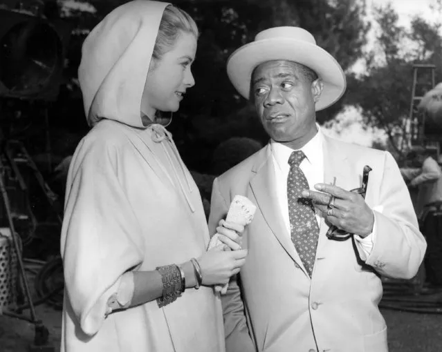 American actress Grace Kelly, left, chats with Louis Armstrong “Satchmo” on location of the set during a pause of the film production “High Society”, January 19, 1956 in the Bel Air section of Los Angeles, California. Armstrong and his orchestra perform in the movie which stars Miss Kelly. (Photo by AP Photo)