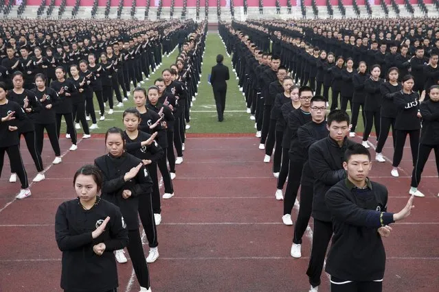Students of a vocational school practice “Wing Chun”, a type of martial art, during an attempt to break the Guinness World Record of the Largest Wing Chun display, at a playground in Chengdu, Sichuan province January 8, 2015. (Photo by Reuters/Stringer)