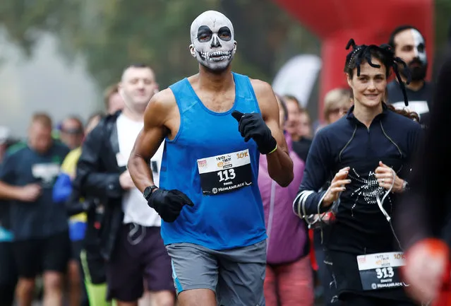 Participants take part in a Trick or Treat halloween fun run in Richmond Park, London, Britain October 30, 2016. (Photo by Peter Nicholls/Reuters)
