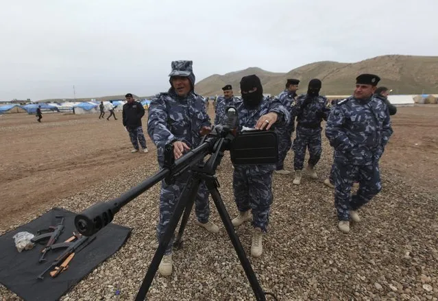 Members of the Iraqi security forces train as they prepare to fight against militants of the Islamic State, at a training camp on the outskirts of Mosul January 10, 2015. (Photo by Azad Lashkari/Reuters)