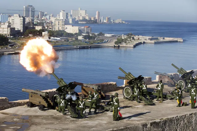 An honor guard fires off 21-gun salutes to mark the start of services paying tribute to the late Fidel Castro, in Havana, Cuba, Monday, November 28, 2016. Uniformed troops fired artillery pieces at 9 a.m. from the Morro fort in Havana and from a fort in the eastern city of Santiago. Cuba's government has declared nine days of national mourning following Castro's death Friday night at age 90.  (Photo by Ricardo Mazalan/AP Photo)