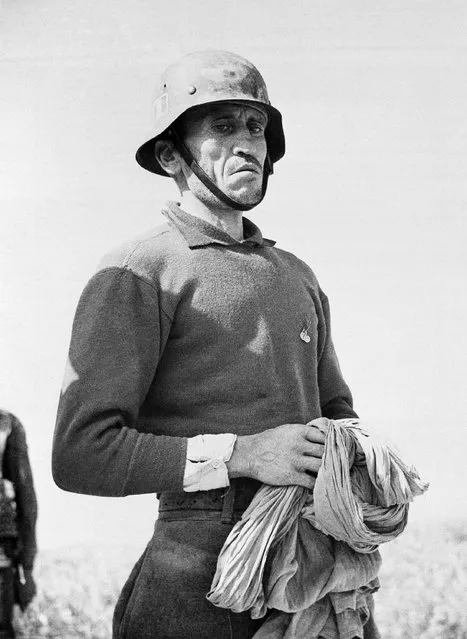 A German who fought against the allies at Medjez-El-Bab appears to be in a despondent mood (above) following his capture by allied forces in Tunisia, May 15, 1943. (Photo by AP Photo)