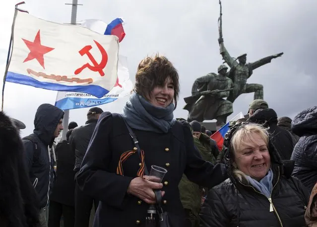 People take part in celebrations for the first anniversary of the Crimean treaty signing in Sevastopol, March 18, 2015. (Photo by Maxim Shemetov/Reuters)