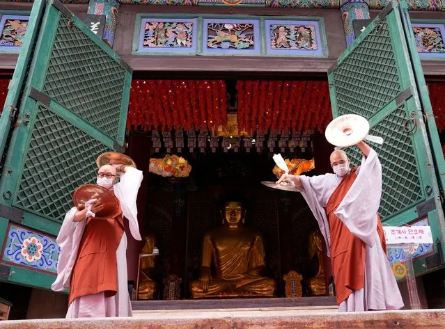 Buddhist monks wearing face masks to help protect against the spread of the coronavirus perform during a service to mark Dano, a Korean traditional holiday that falls on the fifth day of the fifth month of the lunar calendar, at the Jogye temple in Seoul, South Korea, Monday, June 14, 2021. The Korean holiday marks the beginning of the summer season and is a day to pray for favorable weather for farming and fishing and a good fall harvest. (Photo by Ahn Young-joon/AP Photo)