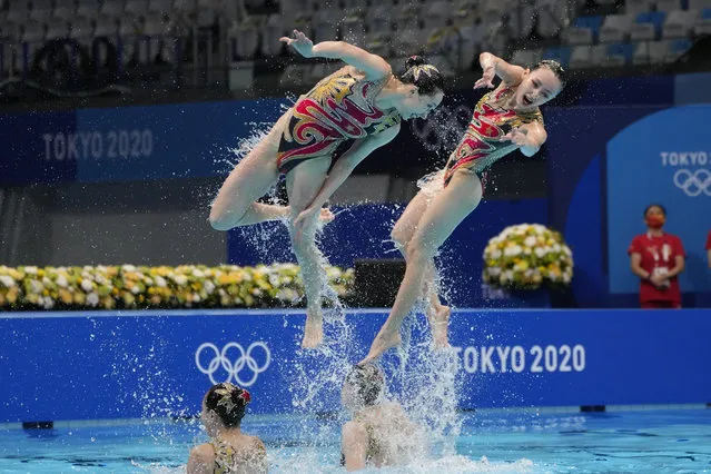 The China artistic swimming team competes during the team technical routine at the 2020 Summer Olympics, Friday, August 6, 2021, in Tokyo, Japan. (Photo by Jae C. Hong/AP Photo)