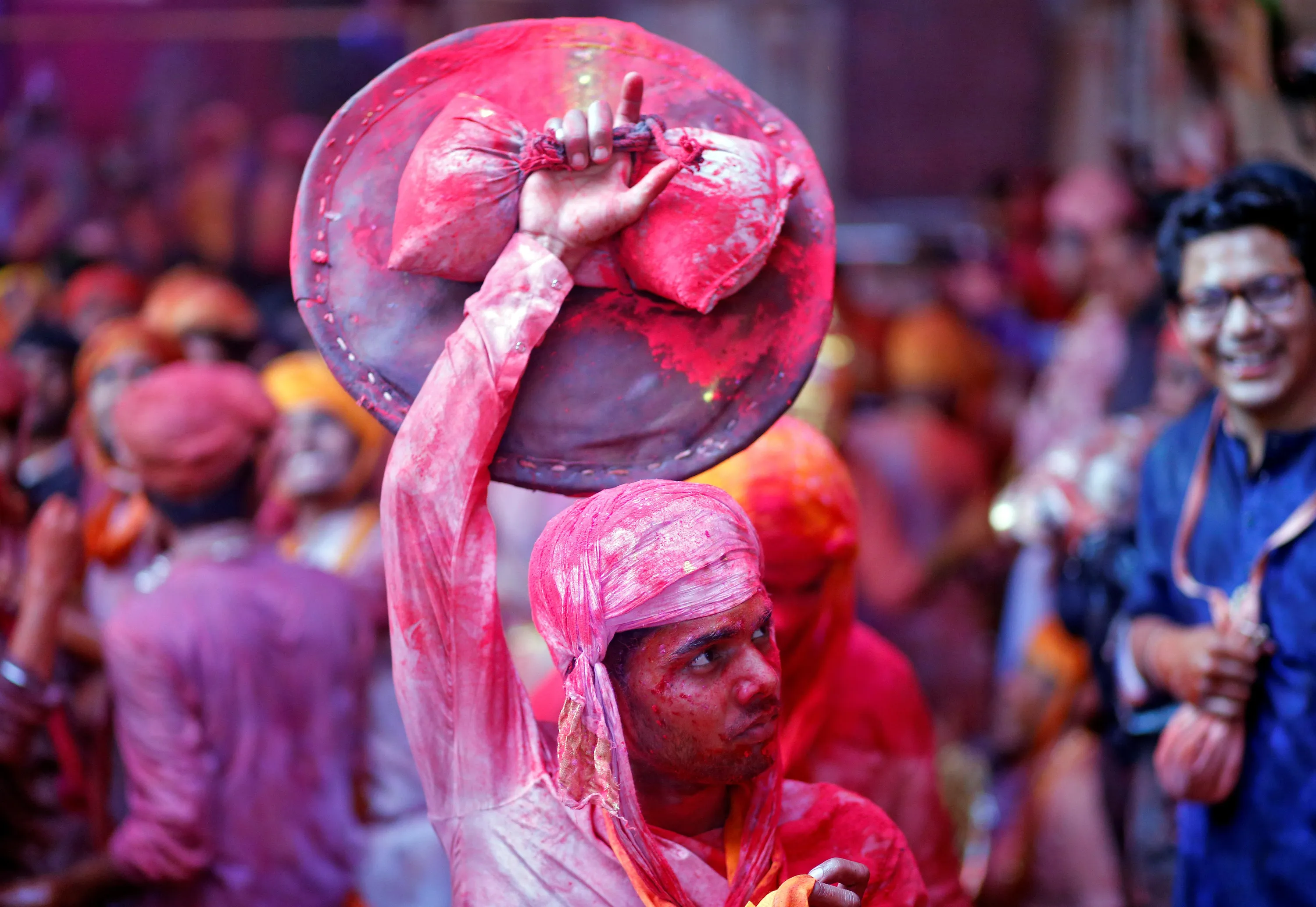 События в индии. Holi Festival в Индии. Праздник красок Холи в Индии 2019. Необычные праздники в Индии. Индия новый год фестиваль красок.