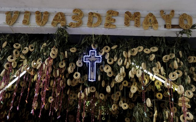 An altar is pictured after it was decorated by the Antar family with some 3,000 traditional cheese and corn buns called “chipas”, in celebration of Kurusu Ara in Asuncion, Paraguay May 3, 2015. Kurusu Ara, the Day of the Cross, is a Catholic festival that is combined with local Gurani culture and falls annually on May 3. Paraguayans typically celebrate the festival with chipas, used to decorate religious shrines and altars. (Photo by Jorge Adorno/Reuters)