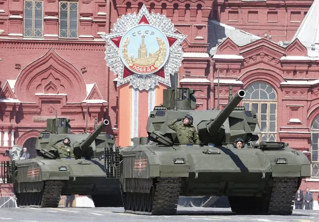 Russian servicemen drive T-14 “Armata” tanks during a rehearsal for the Victory Day parade in Red Square in central Moscow, Russia, May 7, 2015. (Photo by Grigory Dukor/Reuters)