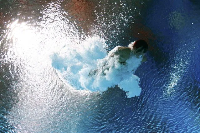 Paola Espinosa Sanchez of Spain is seen underwater during the women's 10m platform semi final at the Aquatics World Championships in Kazan, Russia July 29, 2015. (Photo by Stefan Wermuth/Reuters)