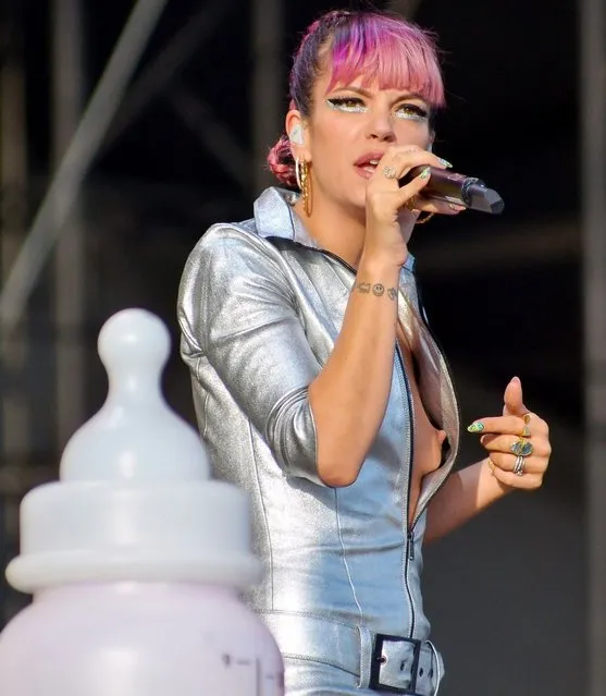 Lily Allen performs on the Virgin Media stage during Day 2 of the V Festival at Hylands Park on August 17, 2014 in Chelmsford, England. (Photo by Ian Gavan/Getty Images)