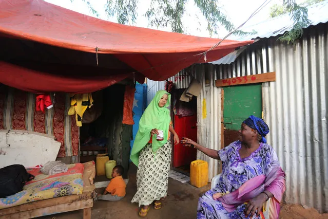 Newly married Huda Omar hands a cup of water to her grandmother in Mogadishu's Rajo camp, Somalia August 30, 2016. (Photo by Feisal Omar/Reuters)
