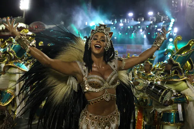 Drum queen Flavia Lyra from Imperatriz samba school performs during the second night of the Carnival parade at the Sambadrome in Rio de Janeiro, Brazil on February 13, 2018. (Photo by Pilar Olivares/Reuters)