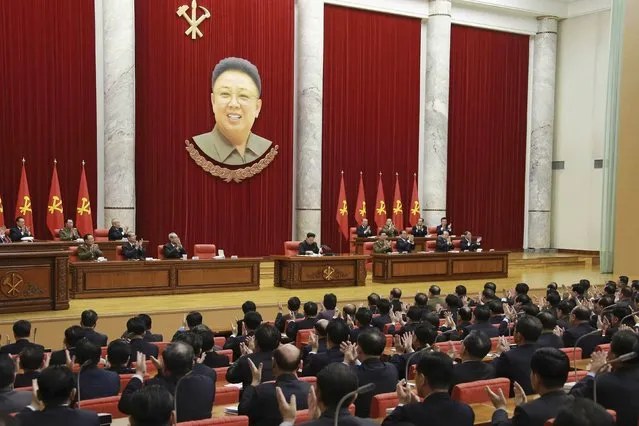 North Korean leader Kim Jong Un (C) supervises an expanded meeting of the Political Bureau of the Central Committee of the Workers' Party of Korea, under a portrait of former North Korean leader Kim Jong Il, in Pyongyang in this February 18, 2015 photo released by North Korea's Korean Central News Agency (KCNA) in Pyongyang February 19, 2015. (Photo by Reuters/KCNA)