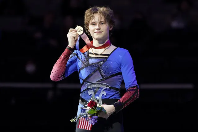 Ilia Malinin holds his medal after the men's free skate at the U.S. figure skating championships in San Jose, Calif., Sunday, January 29, 2023. Malinin finished first in the event. (Photo by Tony Avelar/AP Photo)