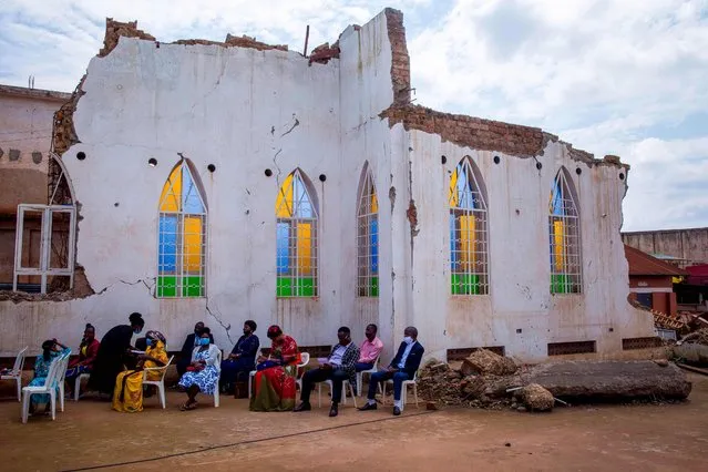 Believers attend their Christmas prayer at St. Peter's Church, which was demolished four months ago over ownership of the land and now is on trial, in Kampala, Uganda, on December 25, 2020. (Photo by Badru Katumba/AFP Photo)
