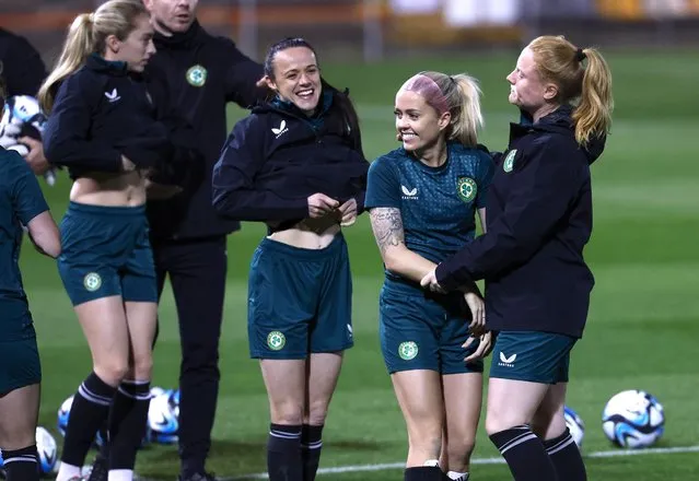 Ireland's Denise O'Sullivan (2nd R) talks with teammates and members of the coaching staff during a training session at Leichhardt Oval in Sydney on July 19, 2023, ahead of the Women's World Cup football tournament. (Photo by David Gray/AFP Photo)