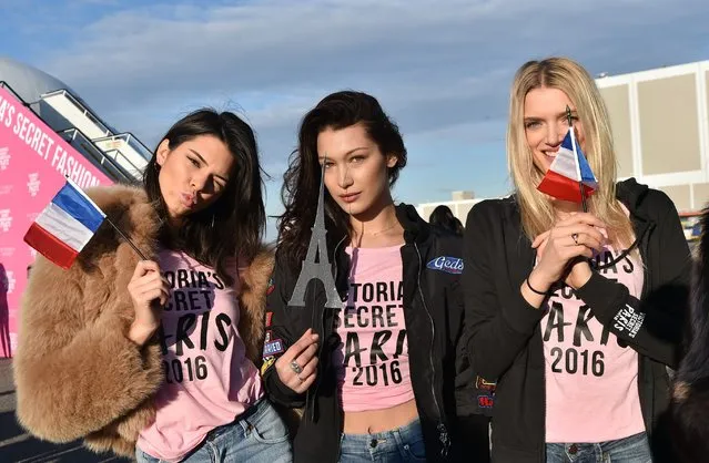 (L-R) Victoria's Secret models Kendall Jenner, Bella Hadid and Lily Donaldson depart for Paris for the 2016 Victoria's Secret Fashion Show on November 27, 2016 in New York City. (Photo by Mike Coppola/Getty Images for Victoria's Secret)