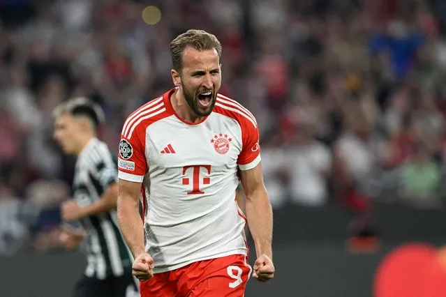 Bayern Munich's English forward #09 Harry Kane celebrates scoring the 3-1 goal from the penalty spot during the UEFA Champions League Group A football match FC Bayern Munich v Manchester United in Munich, southern Germany on September 20, 2023. (Photo by Christof Stache/AFP Photo)