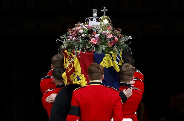 Pall bearers carry the coffin of Queen Elizabeth II with the Imperial State Crown resting on top into St. George's Chapel, in Windsor, England, Monday, September 19, 2022, for the committal service for Queen Elizabeth II. (Photo by Jeff J. Mitchell/Pool Photo via AP Photo)