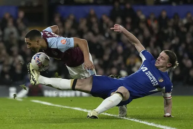 Chelsea's Conor Gallagher, right, fights for the ball with Aston Villa's Youri Tielemans during the English FA Cup fourth round soccer match between Chelsea and Aston Villa at the Stamford Bridge stadium in London, Friday, January 26, 2024. (Photo by Kin Cheung/AP Photo)
