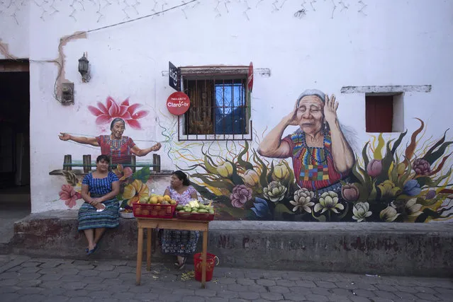 Maya Tz'utujil women sell fruit in San Juan La Laguna, Guatemala, Tuesday, March 12, 2019. An English tourist whose body was found near a Guatemala highland lake popular with travelers died of hemorrhaging resulting from a traumatic brain injury, according to an autopsy report completed Tuesday. (Photo by Santiago Billy/AP Photo)