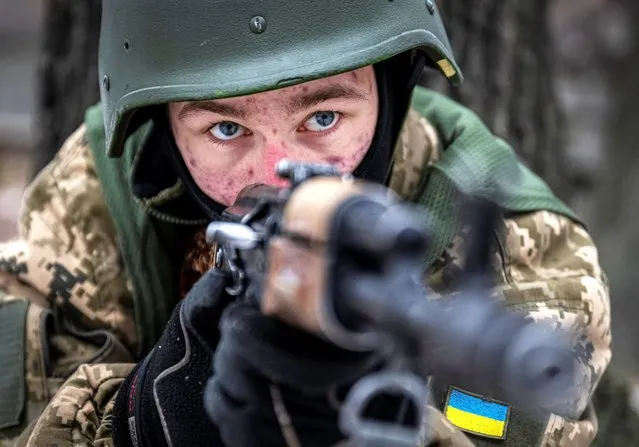 A volunteer who aspires to join the 3rd Separate Assault Brigade of the Ukrainian Armed Forces attends basic training at an undisclosed location in the Kyiv region, Ukraine on January 9, 2024. (Photo by Viacheslav Ratynskyi/Reuters)