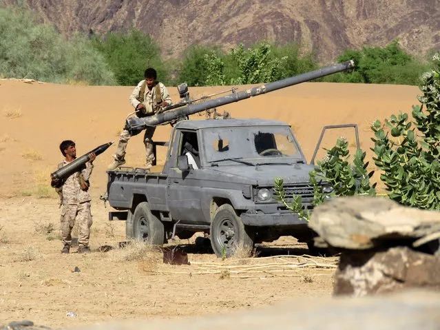 Fighters loyal to Yemen's Saudi-backed government man a position near al-Jawba frontline, facing Iran-backed Huthi rebels, in the country's northeastern province of Marib on October 27, 2021. (Photo by AFP Photo/Stringer)