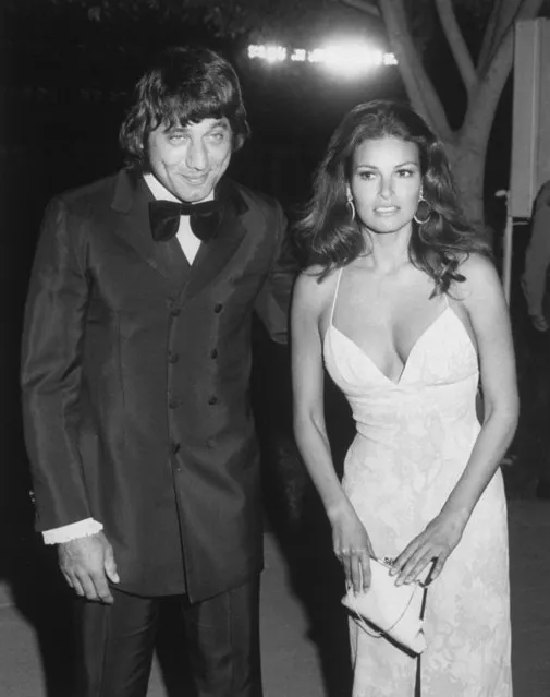 American actress Raquel Welch (R) and American football player Joe Namath (L) stand together at the Academy Awards, April 15, 1971. (Photo by Time Life Pictures/Long Photography, Inc./The LIFE Images Collection/Getty Images)