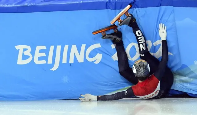 Itzhak de Laat of Team Netherlands crashes during the Men's 500m Heats on day seven of the Beijing 2022 Winter Olympic Games at Capital Indoor Stadium on February 11, 2022 in Beijing, China. (Photo by Toby Melville/Reuters)