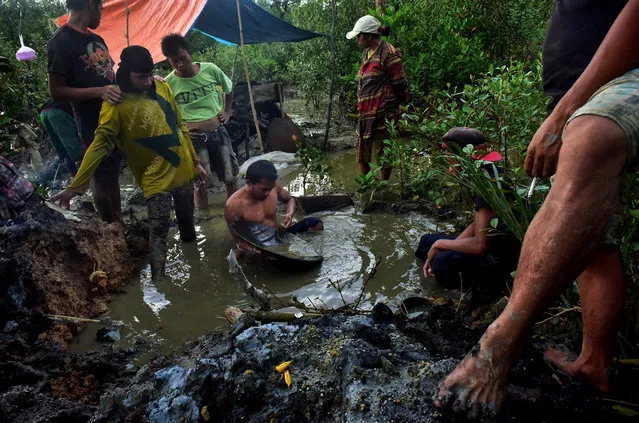 A local small scale miner panning mud to extract minute particles of gold in a pan on March 22, 2017 in Paracale, Philippines. (Photo by Jes Aznar/Getty Images)